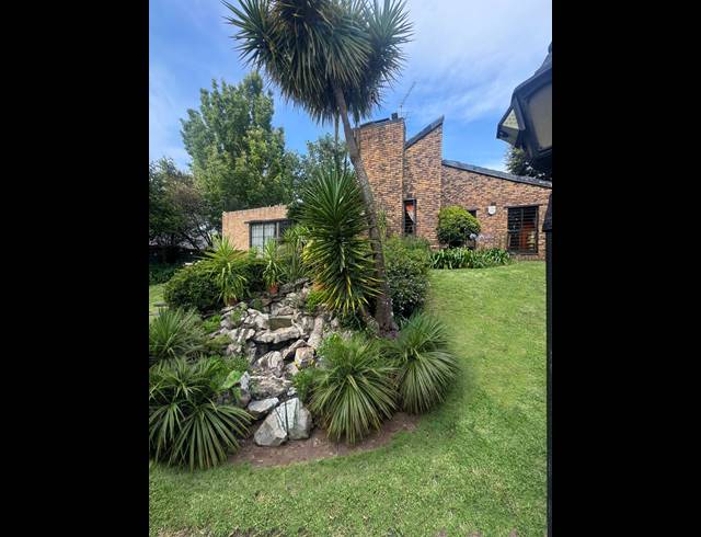 4 BEDROOM FREESTANDING FOR SALE IN WENDYWOOD